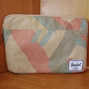 Padded Herschel Laptop Sleeve with Zipper